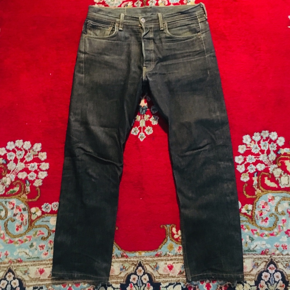 •Levi’s 501 shrink to fit, button fly• 30W 30L